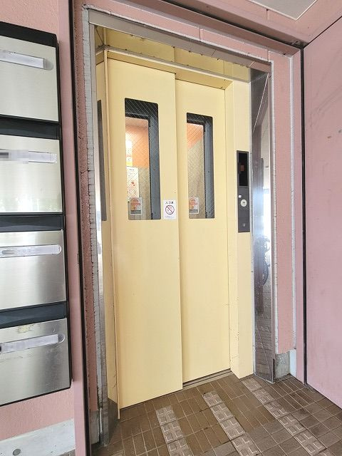 シャルル一ツ橋のロビー