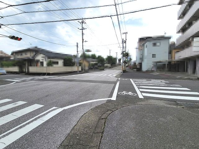 シャルル一ツ橋の周辺