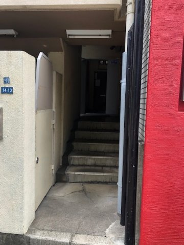 メゾン萬六のエントランス