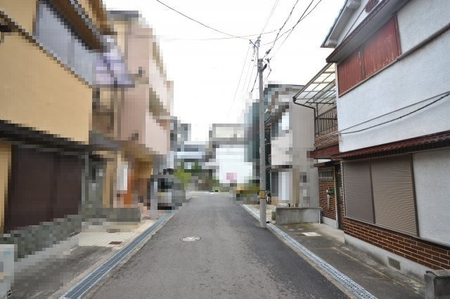 堺市西区鶴田町　中古戸建の前面道路含む現地写真