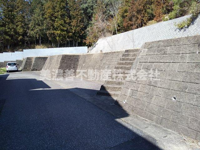 ５６９４４　山県市梅原土地の外観