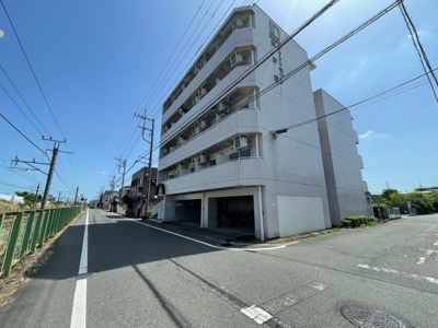 【現況写真】 | キャトルセゾン淵野辺 | 道路までの距離や建物のサイズ感も実際の現地を確認下さい。
