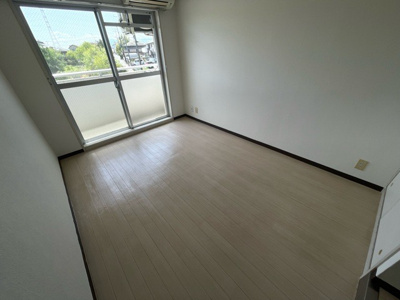 【居間・リビング】 | キャトルセゾン淵野辺 | くつろぐには十分な広さですね。
