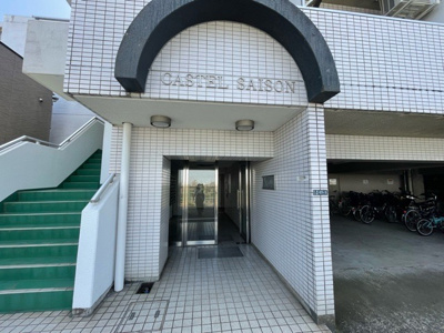 【エントランス】 | キャトルセゾン淵野辺 | 居住者との距離が縮まる住まいの顔ですね。
