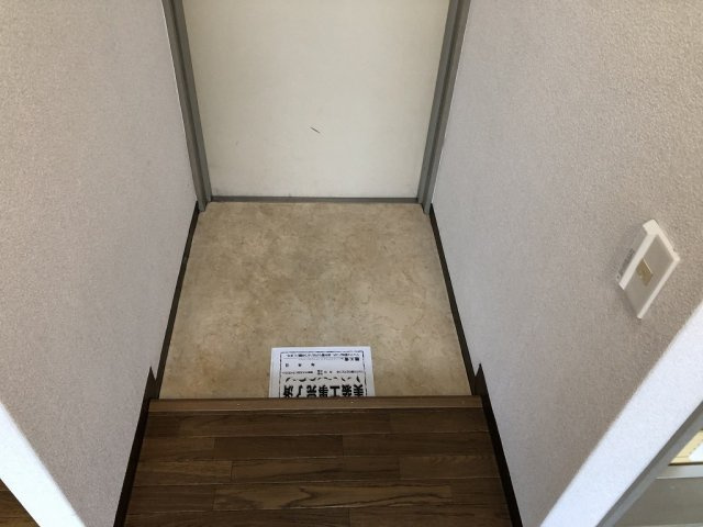 【玄関】 | サンピア月見台 | 同物件・別部屋画像【左右反転】