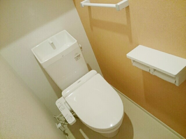 一宮市浅野字大西東のアパートのトイレ