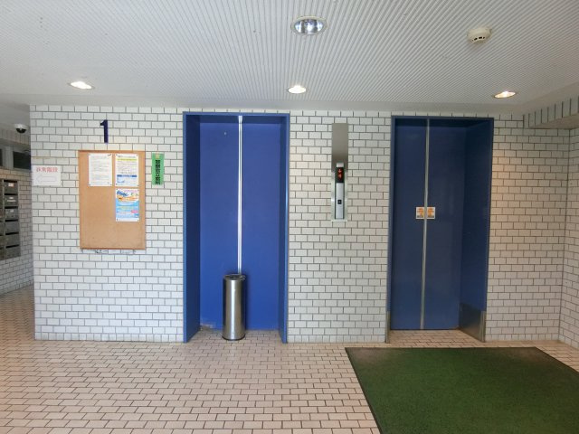 ダイアパレス白子のエントランス