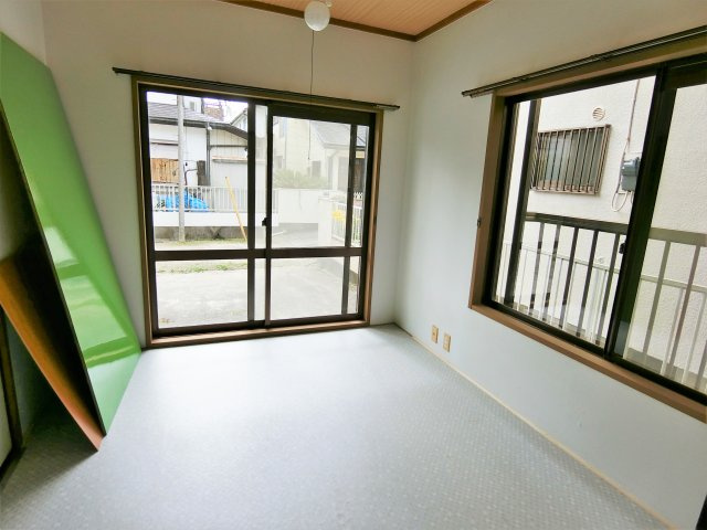 南横川ユングフラウの居間・リビング