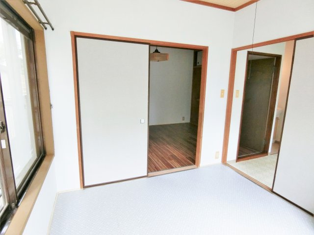 南横川ユングフラウの居間・リビング