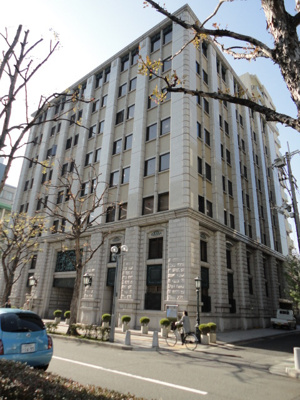 【外観】 | 重厚な佇まいのハイスペックビル