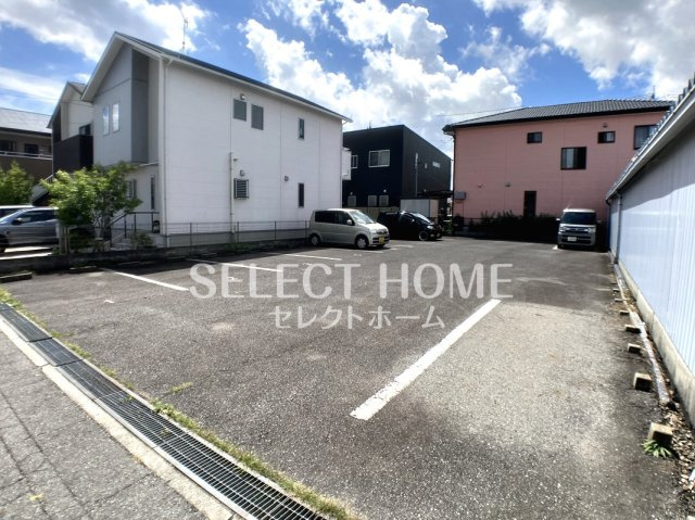 【駐車場】 | ロイヤル城南 | 駐車場があります