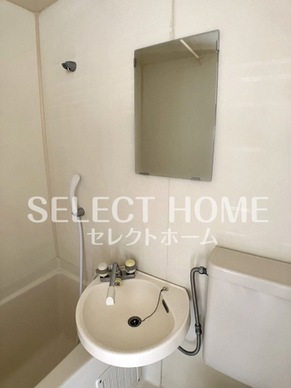 【洗面所】 | ロイヤル城南 | 使いやすい洗面所です