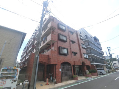 【外観】 | ライオンズマンション磯子 | 総戸数５８戸、１９８４年４月築、管理人は日勤勤務につき管理体制良好です♪