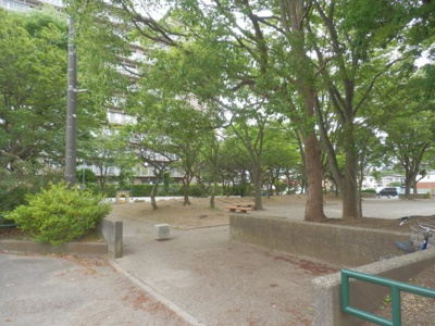 【展望】 | 第１稲毛マリオン | アパートを出ると公園があります。