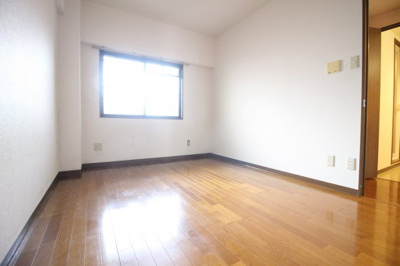 【寝室】 | マジョール松崎町 | 洋室6帖