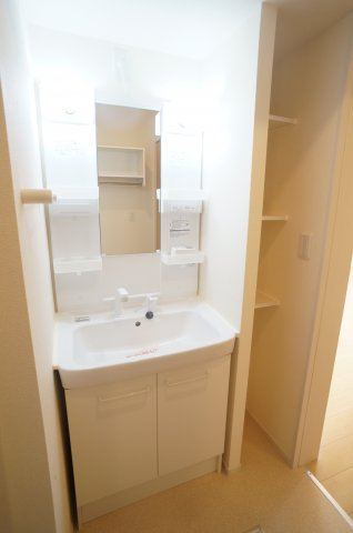 イーストソレイユ荻野Ⅰ・Ⅱの独立洗面台|参考、同建物・反転間取りの号室