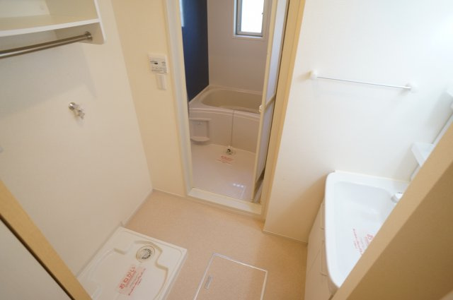 イーストソレイユ荻野Ⅰ・Ⅱの洗面所|参考、同建物・反転間取りの号室