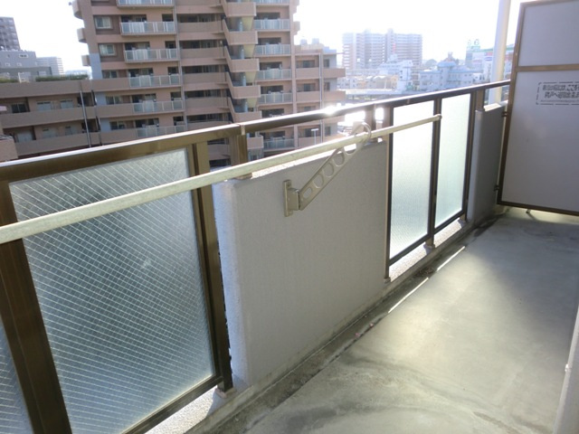 大阪市淀川区西三国４丁目の賃貸マンションのバルコニー