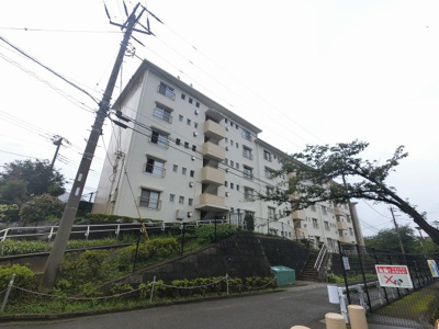 【外観】 | 宮向団地３街区１号棟 | 総戸数８８７戸、１９７１年２月築、管理人は日勤勤務につき管理体制良好です♪