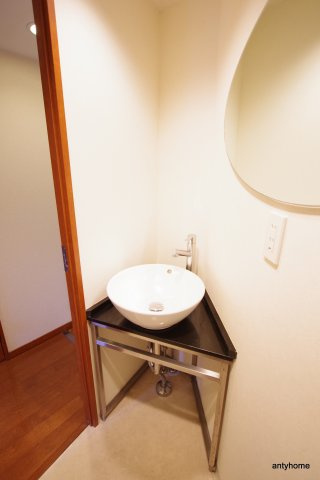 フォレステージュ江坂垂水町　仲介手数料無料の洗面所