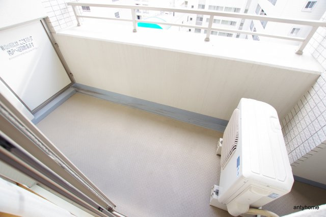 アパートメンツ江坂　仲介手数料無料のバルコニー