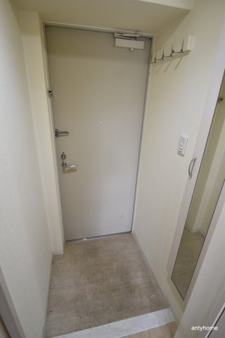 SK江坂　仲介手数料無料の玄関
