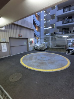 【駐車場】 | ターンテーブル付の機械式駐車場です。