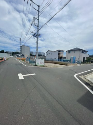 【前面道路含む現地写真】 | 日野市東平山3丁目新築戸建て2棟　1号棟