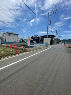 【前面道路含む現地写真】