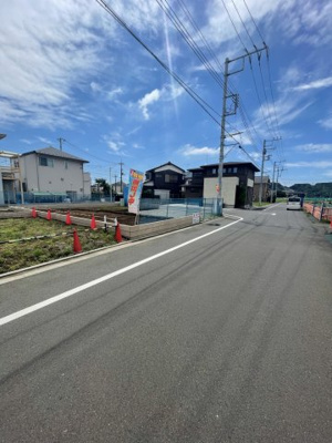 【前面道路含む現地写真】 | 日野市東平山3丁目新築戸建て2棟　1号棟