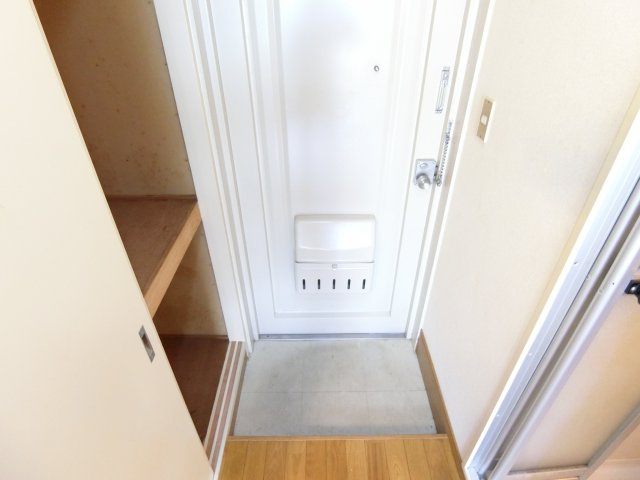 レジデンスベルの玄関|同物件別部屋イメージ写真