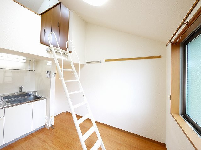 採充エヴォールの居間・リビング|こちらの居間で趣味の時間をお楽しみください