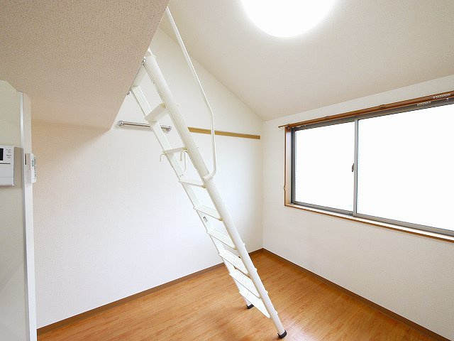 採充エヴォールの寝室|広くて明るい寝室