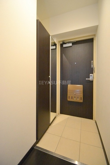 広島市西区己斐本町２丁目の賃貸マンションの玄関