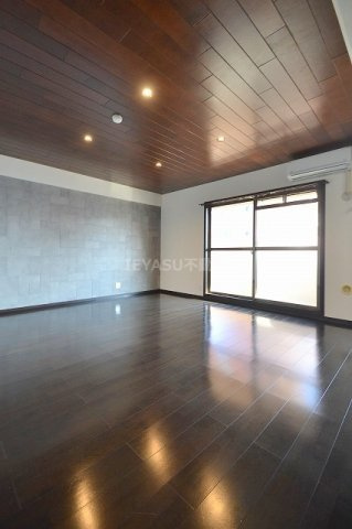 広島市西区己斐本町２丁目の賃貸マンションの居間・リビング