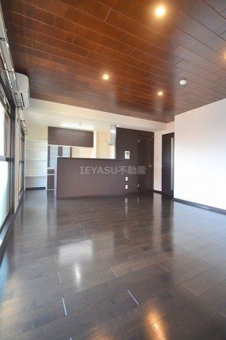 広島市西区己斐本町２丁目の賃貸マンションの居間・リビング