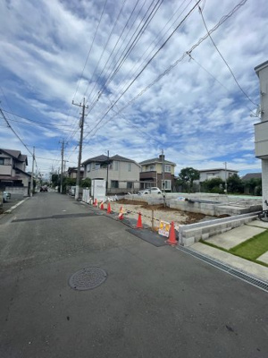 【前面道路含む現地写真】 | 仲介手数料無料　日野市多摩平6丁目新築戸建て3棟　3号棟