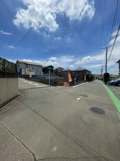 【前面道路含む現地写真】
