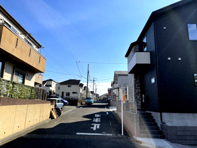 【前面道路含む現地写真】 | 仲介手数料無料　日野市新町5丁目新築戸建て3棟　2号棟