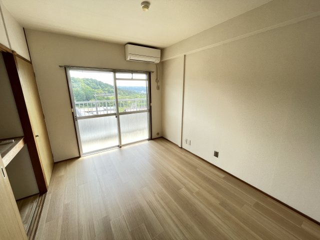 各務ハイツの洋室|南側洋室