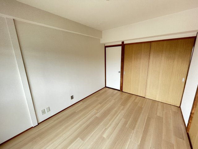 各務ハイツの洋室|南側洋室