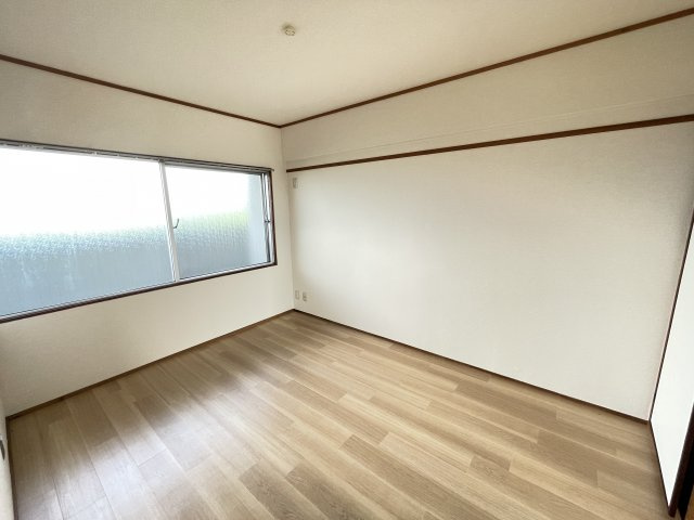 各務ハイツの洋室|北側洋室です