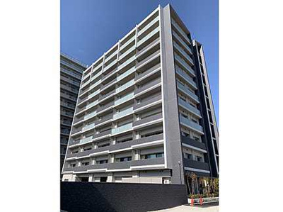 【外観】 | サーパス祇園ゲートレジデンス（新築未入居） | 【サーパスクオリティ】
外から見えない基本性能こそが住まいの本質。
安心・安全・快適を長期にわたり支え続けるのは、
最新の技術と細心の配慮です。
アンボンド工法を取り入れ、すっきり広々の
室内空間です