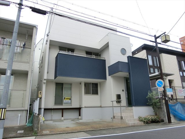 釜塚町貸家