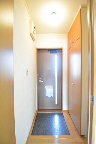 【玄関】 | メゾンやまと | 落ち着いた玄関です