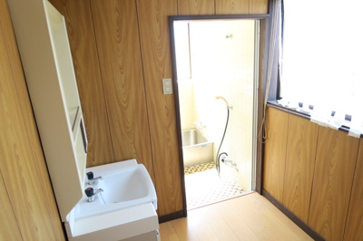 【洗面所】 | 雁子浜貸家 | 脱衣室があります