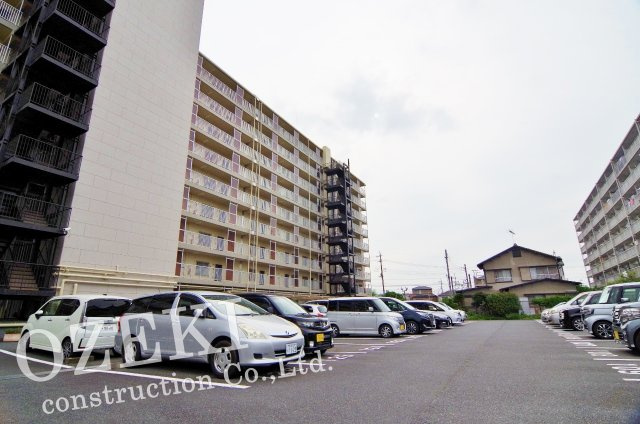 越谷スカイハイツBの駐車場