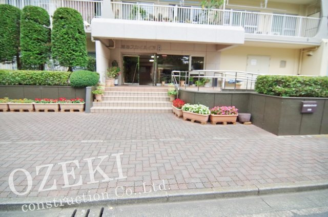 越谷スカイハイツBのエントランス