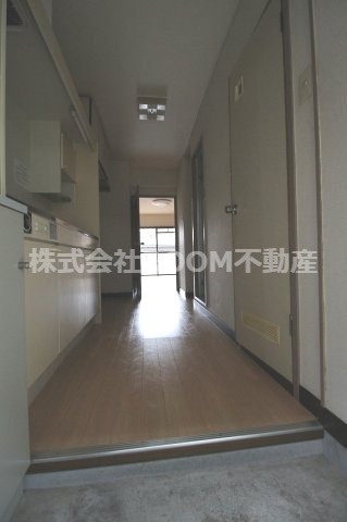 メゾンパークインの内装|明るい室内です