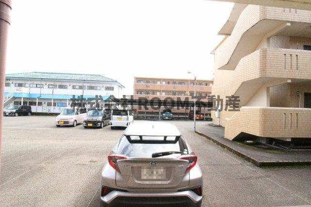 メゾンパークインの駐車場|駐車場があるので、車を買う予定の方も安心です